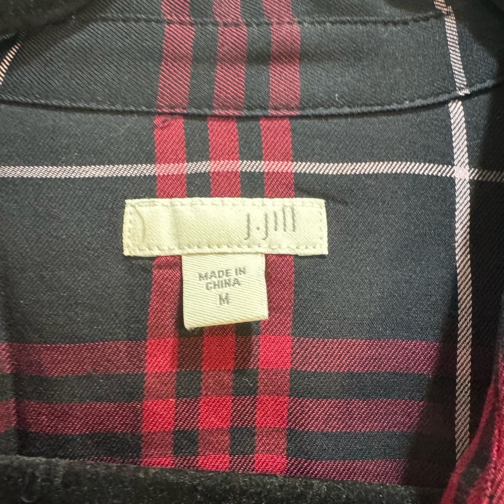 J Jill Red/Black Plaid Down Shirt Medium Long Sleeves armpit To Armpit 21” - Picture 2 of 6